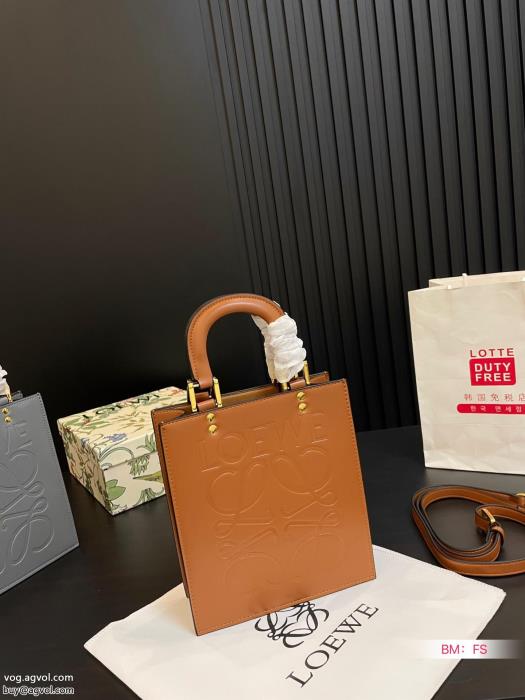 ブランド フェイクLOEWEバッグ2024シーズン継続トレンド新着数量限定_0_1