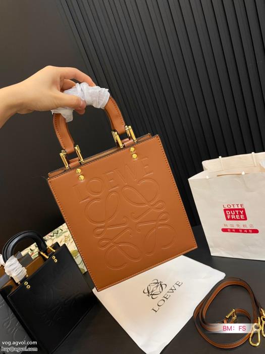 ブランド フェイクLOEWEバッグ2024シーズン継続トレンド新着数量限定_0_2