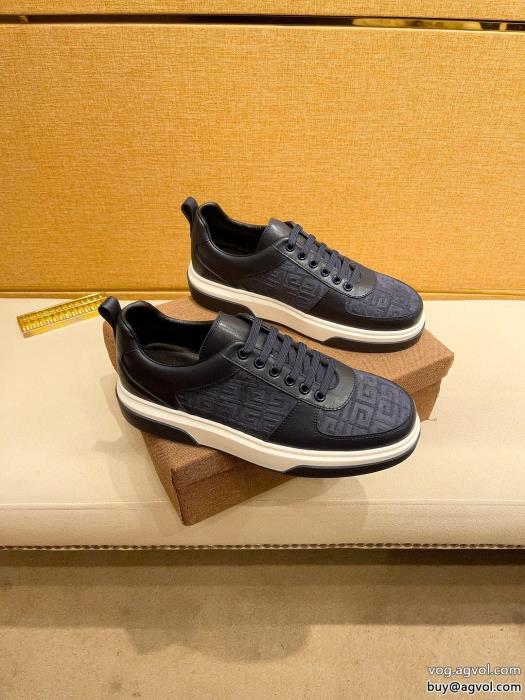 VERSACE夏のコーデにぴったり抜群の人気を集めコピー ブランド 通販スニーカー_0_1