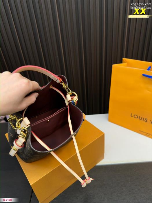 涼しげな印象のお洒落な印象にバッグブランド コピー s 級LOUIS VUITTON_0_4