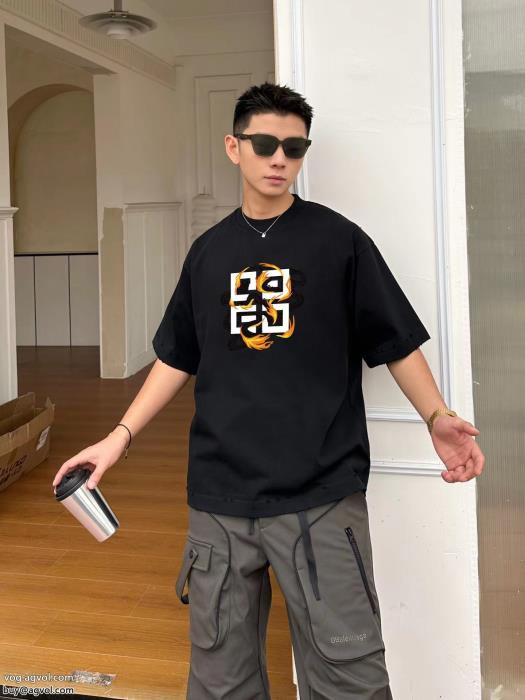 おしゃれ感度UP！話題沸騰GIVENCHYブランド レプリカ半袖Tシャツ_0_2