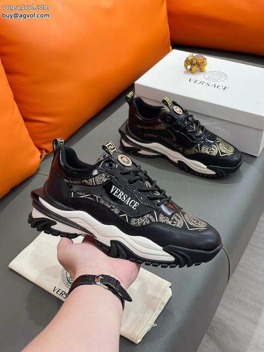 偽 ブランドスニーカー大人の色気を印象に元気な印象にVERSACE_0_1