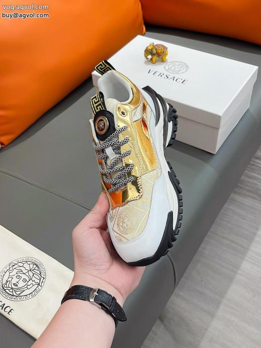 偽 ブランドスニーカー大人の色気を印象に元気な印象にVERSACE_0_4
