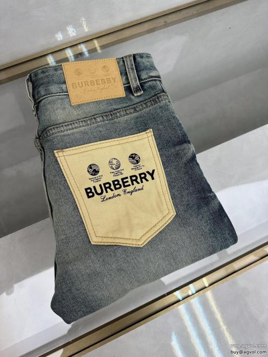 ブランド コピー ショップジーンズBURBERRY涼しげな印象の視線を集めて_0_0