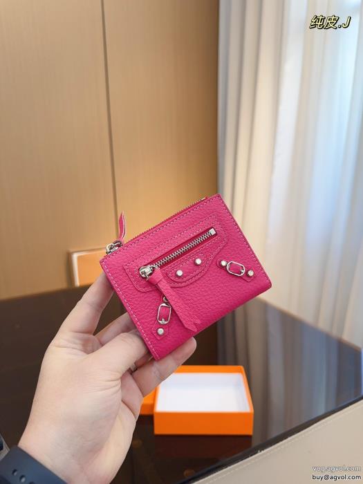 財布カジュアルもある絶妙な雰囲気人気確定 balenciagaブランド 激安_0_3