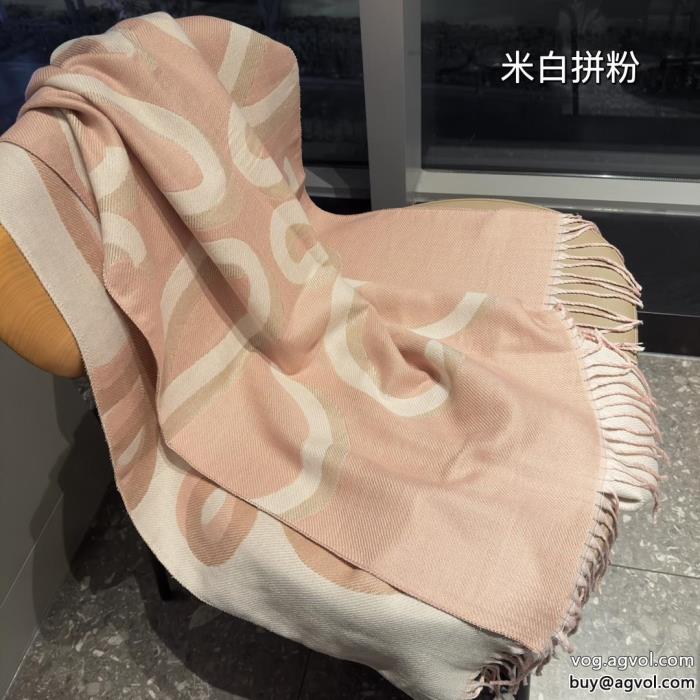 LOEWEスーパー コピー ブランド 通販マフラー通勤スタイル232024の大人コーデ_0_0