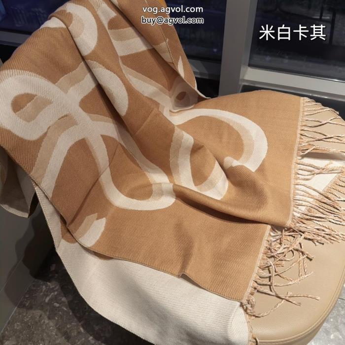 LOEWEスーパー コピー ブランド 通販マフラー通勤スタイル232024の大人コーデ_0_4