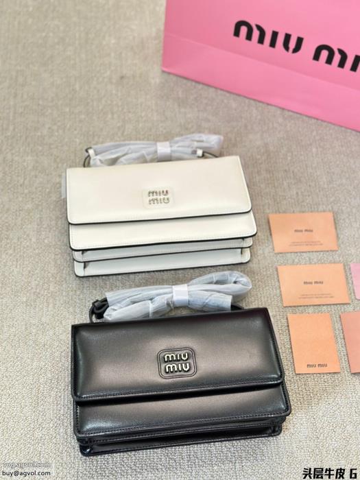 MIUMIUバッグ偽物 通販 2024の必須アイテム王道コンビ_0_0