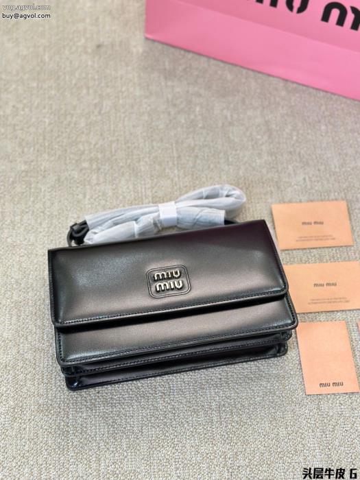 MIUMIUバッグ偽物 通販 2024の必須アイテム王道コンビ_0_3