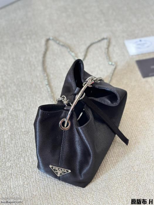 PRADAスーパー コピー ブランド 専門トレンドの最先端にNEW素敵バッグ_0_2