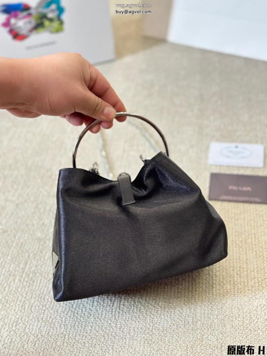 PRADAスーパー コピー ブランド 専門トレンドの最先端にNEW素敵バッグ_0_3