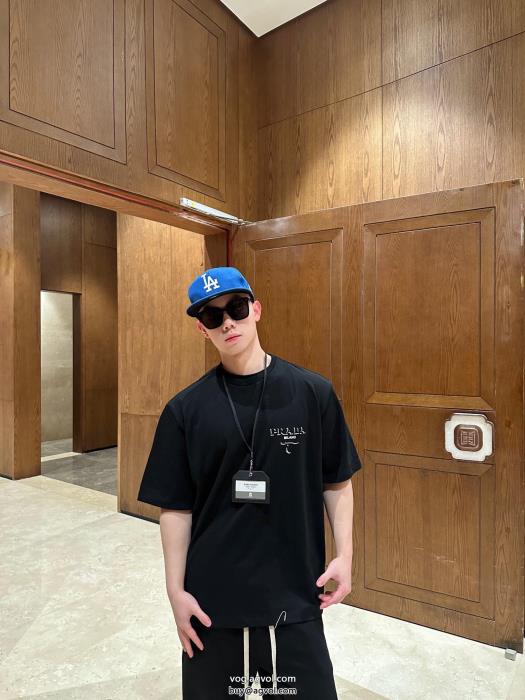 PRADAリッチな印象に素敵デザイン未入荷ブランドコピー 商品 販売半袖Tシャツ_0_2