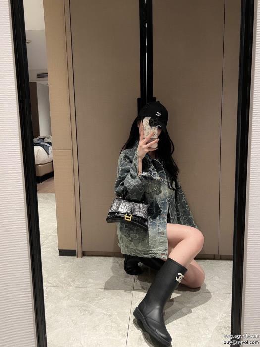 CELINE洗練された魅力が光る在庫数限定コートブランド 通販_0_1