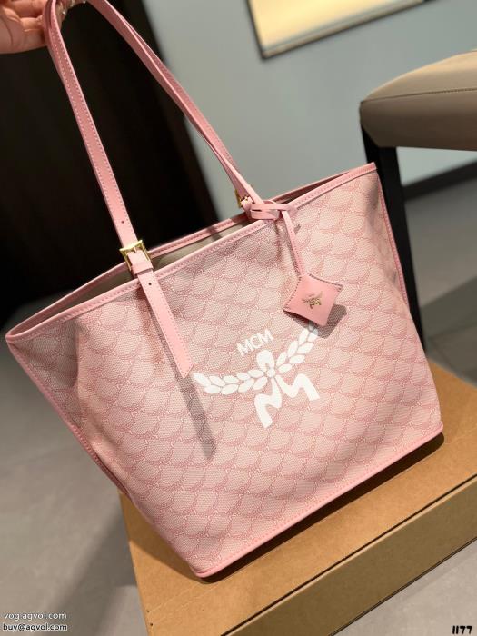 コピー ブランド 販売スタイルアップ上品大人のカジュアルスタイルMCMバッグ_0_5