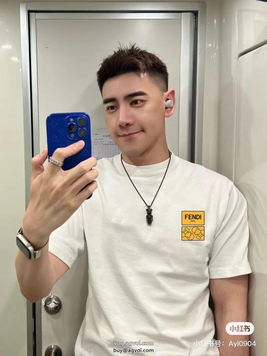 セレブ愛用　23新作2024人気新色が登場半袖TシャツFENDIコピー ブランド 通販_0_1