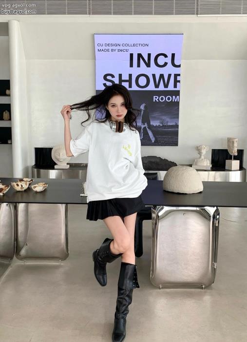 232024の大人コーデ洗練された魅力が光るbalenciaga偽物 ブランド半袖Tシャツ_0_0