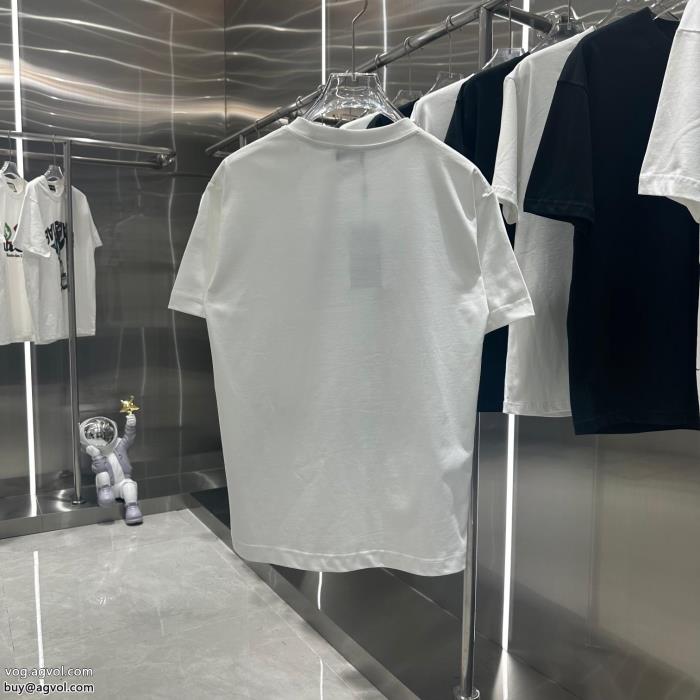 映え度MAXこの夏絶対欲しい半袖Tシャツ偽物 ブランド ショップFENDI_0_1