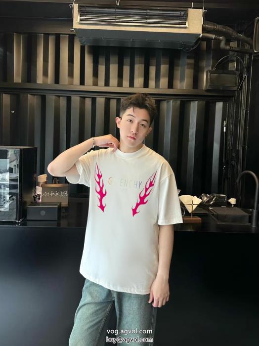 ブランド コピー 激安派手すぎず好感度が高いアイテム半袖Tシャツジバンシー_0_3