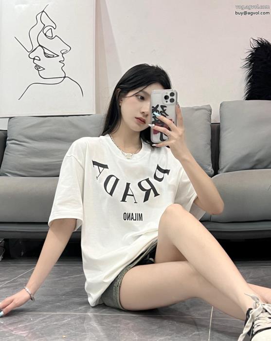 夏らしい爽やかさ高い人気偽 ブランド半袖Tシャツプラダ_0_4