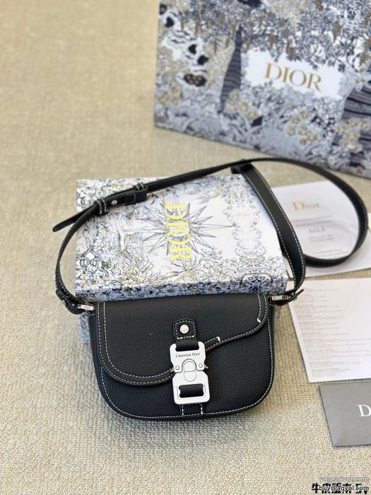 DIORバッグファッション感が急上昇！2024年新作モデル偽 ブランド_0_2