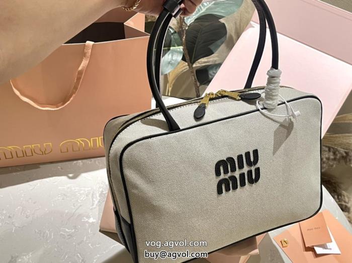 新作売切れ続出超カッコイイコピー 商品 販売MIUMIUバッグ_0_1