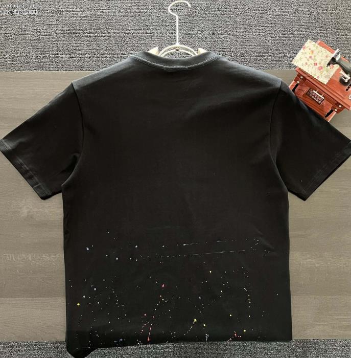 雑誌も街も人気アイテム魅力が光る半袖Tシャツコピー 商品 通販バレンシアガ_0_2