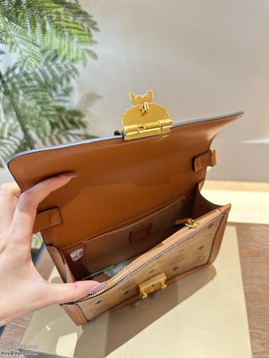 コピー 通販MCMこれは欲しい大人な印象が溢れ出るバッグ_0_2