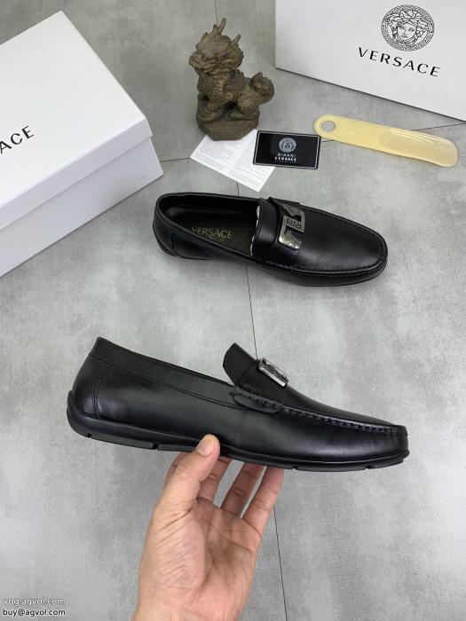VERSACEブランド 偽物 激安高級感も漂い大人っぽいデザイン革靴_0_4