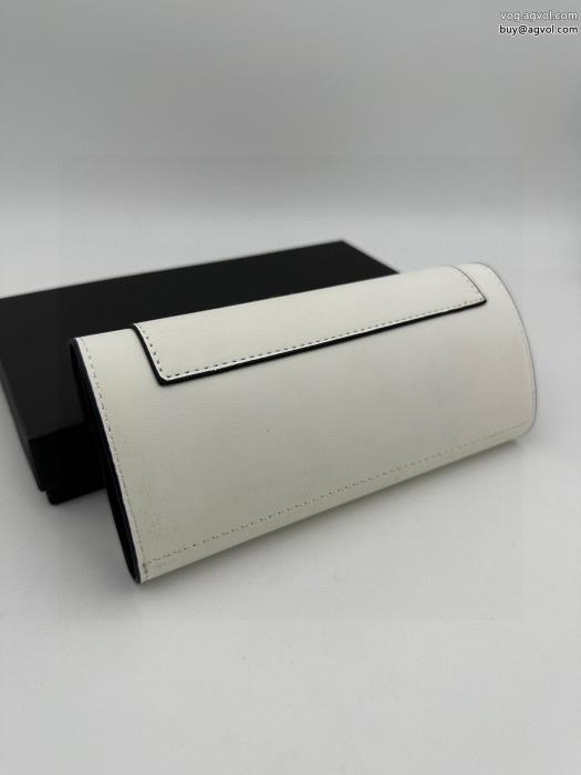 偽物 ブランド ショップNEW素敵トレンドの最先端にブルガリ財布_0_1