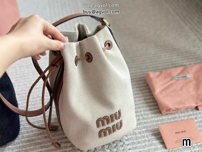 バッグブランド 品 激安 通販MIUMIU海外セレブが注目アイテム大人気商品_0_2