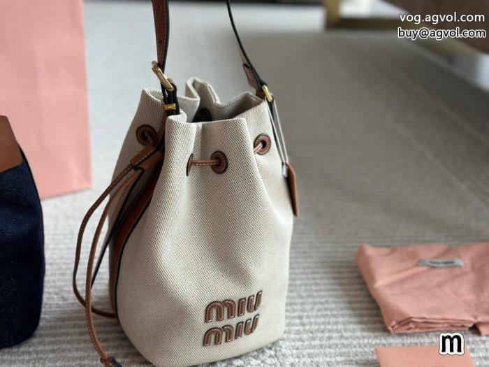 バッグブランド 品 激安 通販MIUMIU海外セレブが注目アイテム大人気商品_0_3