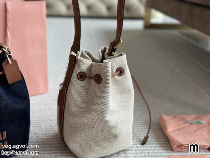 バッグブランド 品 激安 通販MIUMIU海外セレブが注目アイテム大人気商品_0_4