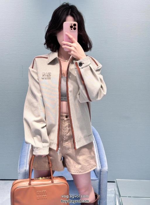 派手すぎず存在感のある偽 ブランド 通販MIUMIUコート_0_4