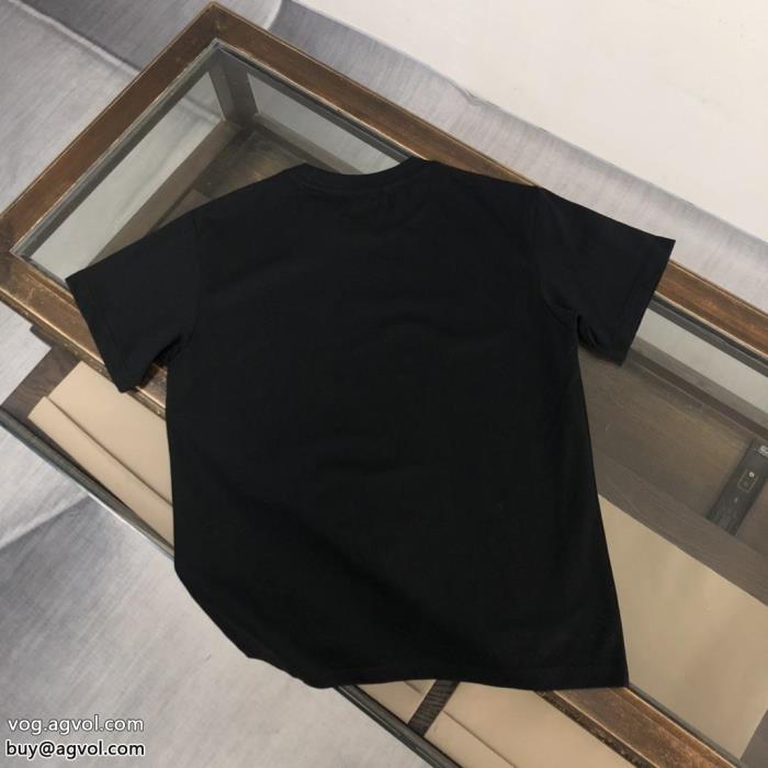 FENDI半袖Tシャツ人気沸騰中暑い日にも涼やかさを感じるコピー 品 ブランド_0_1