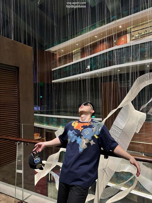 今っぽいトレンド完売必至半袖Tシャツ偽物 ブランド 販売LOUIS VUITTON_0_1