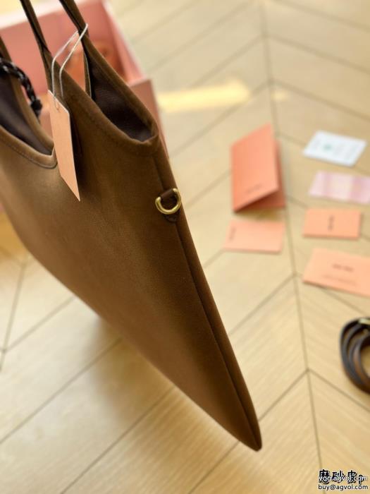 偽物 ブランド 販売最新トレンド2024年コレクション必需品バッグMIUMIU_0_1