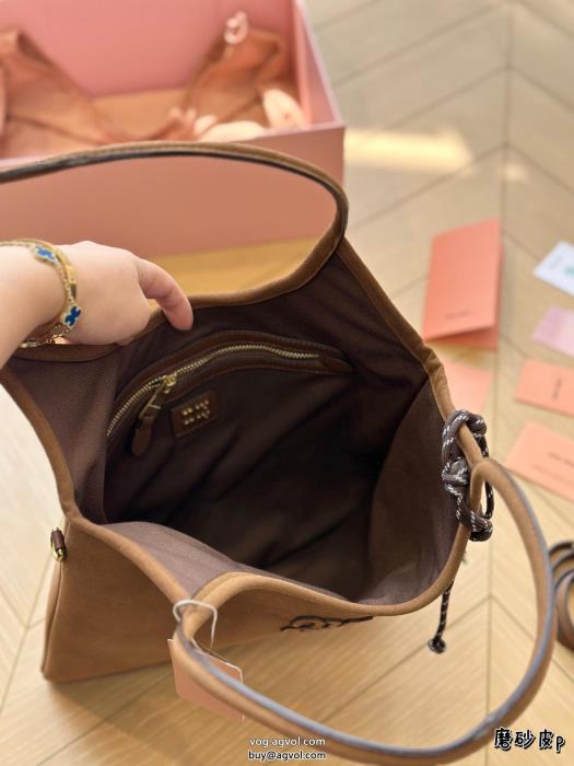 偽物 ブランド 販売最新トレンド2024年コレクション必需品バッグMIUMIU_0_2