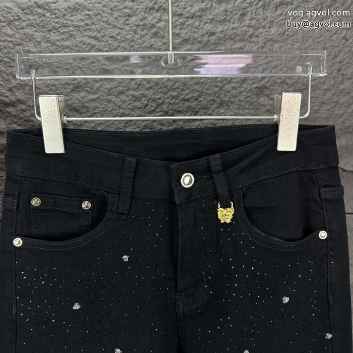 人気沸騰中上品カジュアルな雰囲気にジーンズブランド コピー 品VERSACE_0_1