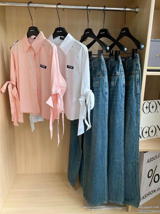 着回し力が抜群著名人の着用MIUMIU長袖シャツブランド コピー ショップ_0_1