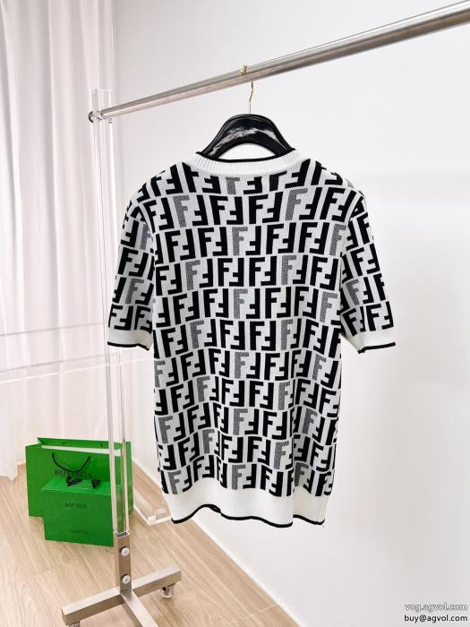 大人気セール柔らかい色調半袖Tシャツブランド コピー 優良フェンディ_0_0