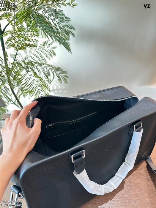 LOEWEトレンドの最先端に抜け感を出すブランド コピー 優良旅行バッグ_0_2