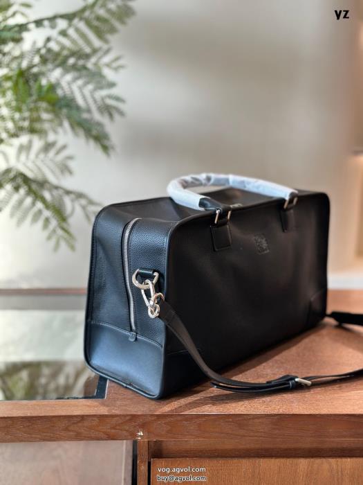 LOEWEトレンドの最先端に抜け感を出すブランド コピー 優良旅行バッグ_0_3