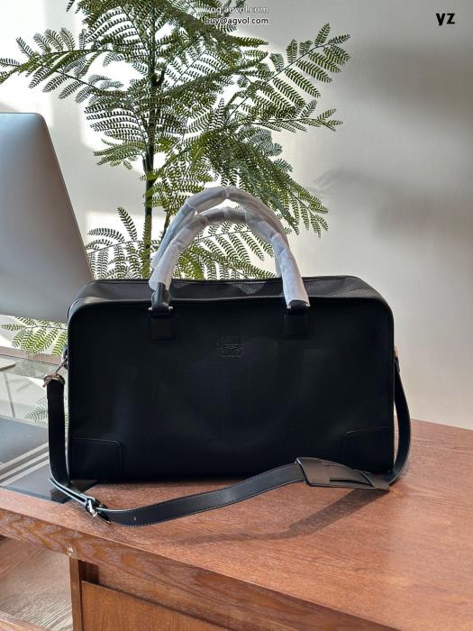 LOEWEトレンドの最先端に抜け感を出すブランド コピー 優良旅行バッグ_0_4