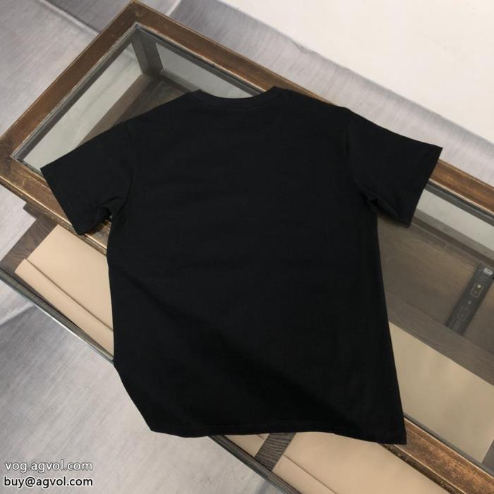 プラダコピー ブランド 通販新色入荷お洒落さんの愛用率が高い半袖Tシャツ_0_2