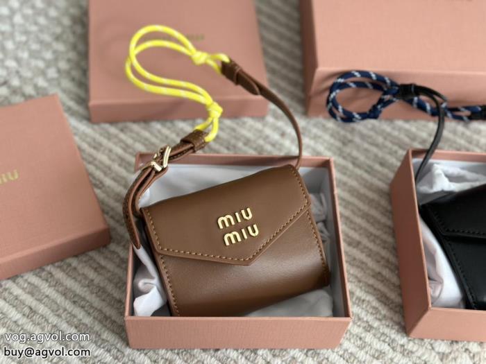 ブランド 通販 激安MIUMIUバッグ大絶賛新作 オフィス使いに_0_3