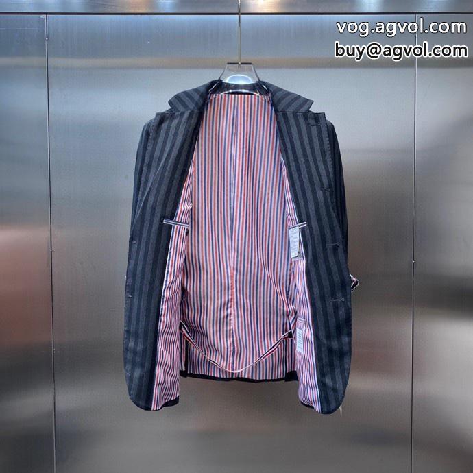 ブランド コピー 専門コート最旬のスタイル意外と相性がいいTHOM BROWNE_0_2