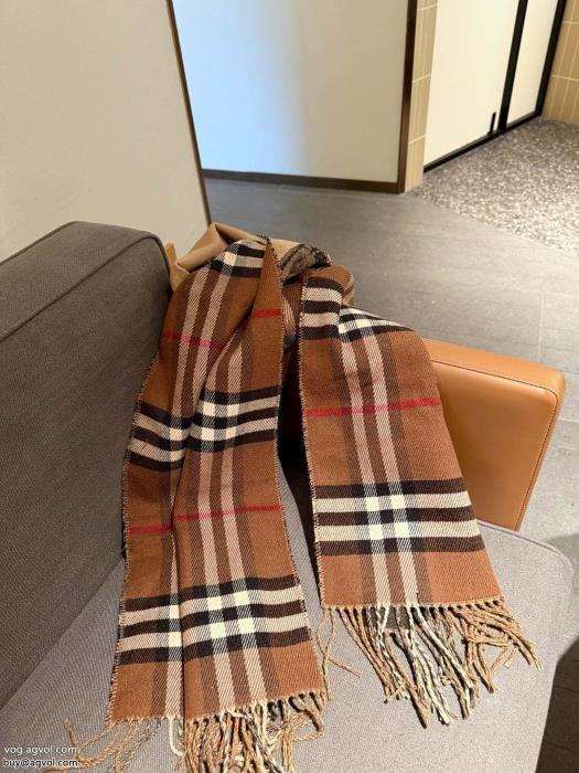 ブランド 通販BURBERRY夏らしい品格が漂う2024SS大人OKマフラー_0_2