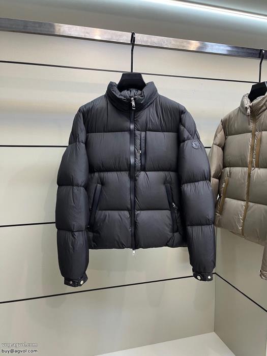 ダウンジャケットMONCLERブランド コピー 販売 元気な印象にトレンドスタイル_0_3