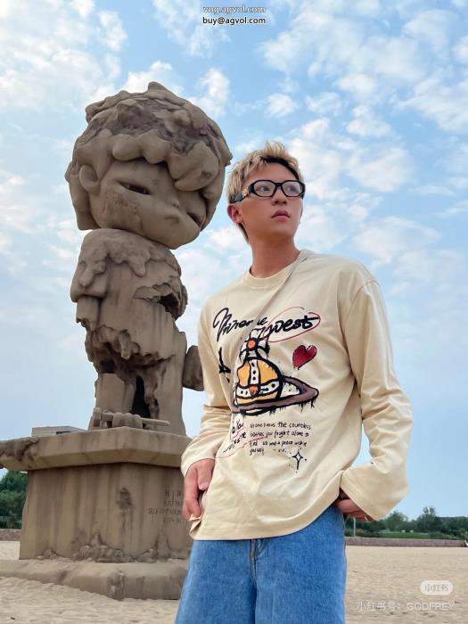 VIVIENNE WESTWOOD今流行雑誌も街も人気アイテム長袖Tシャツブランド コピー 着払い_0_1