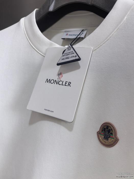 MONCLERブランド コピー 優良パーカー今年コレクション新作登場！リラックスした雰囲気に_0_3